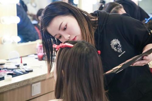 化妆造型师